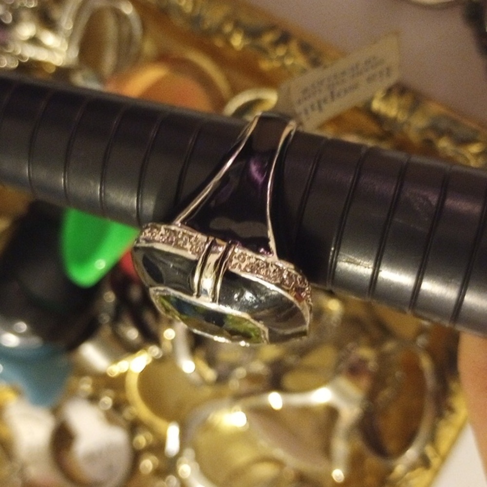 Lia Sophia NWT Elegant Silver and Green Gemstone Ring Size 6 - Picture 4 of 4